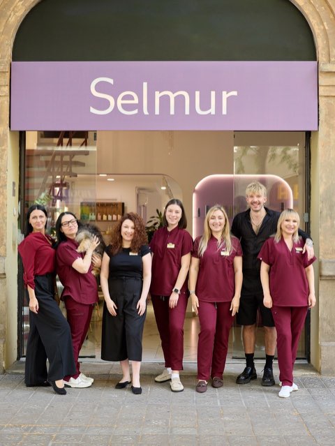 Selmur team outside the salon entrance in Barcelona
