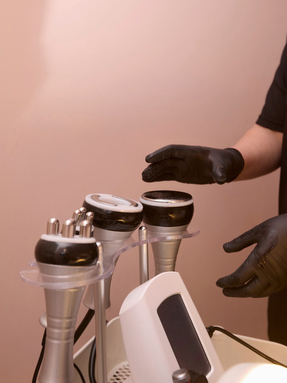 Tratamiento profesional con aparatología aplicado en el abdomen en Selmur