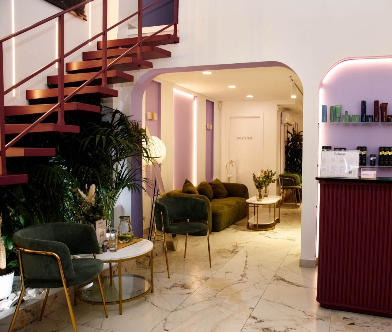 Selmur salon entrance in Barcelona
